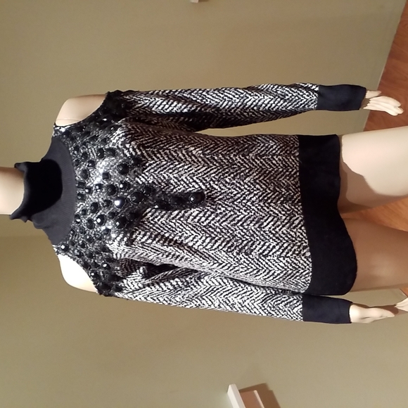 Leo Guy Beaded Embellished Cold Shoulder Turtleneck Sweater Size L/XL - Picture 1 of 8